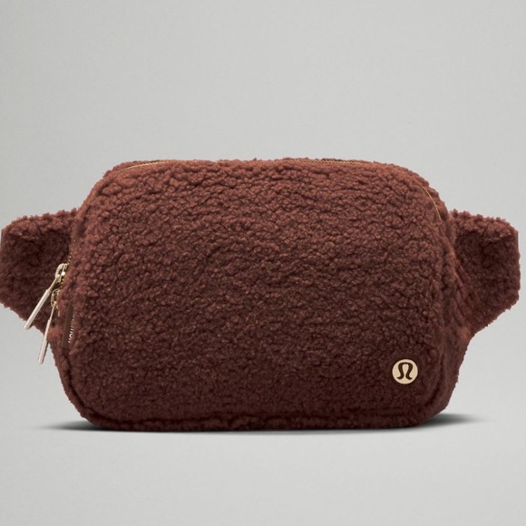 lululemon athletica Handbags - NWT Lululemon Fleece Large Everywhere Belt Bag 2L in Brown Earth /Gold